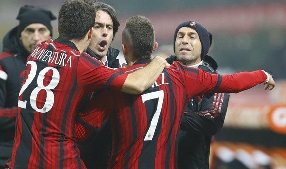  那不勒斯防线失误频出主场惨遭萨索洛逼平  