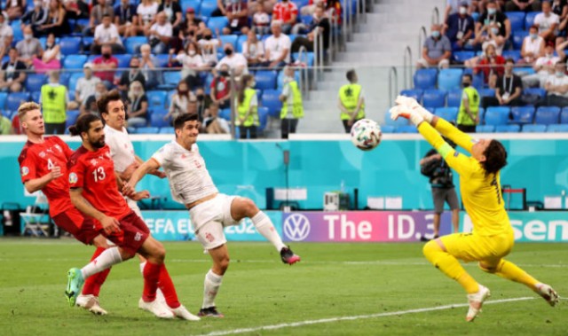  雷恩门神，连续扑点成球队救世主  