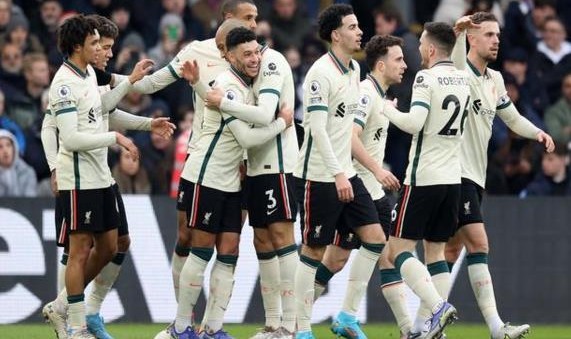  巴黎圣日耳曼主场大胜领跑积分榜  