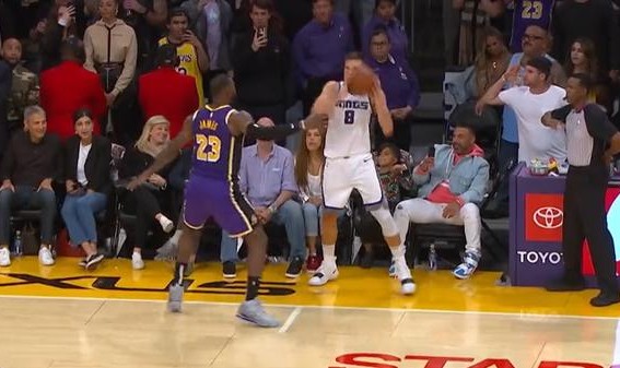  詹姆斯破纪录，湖人加时险胜国王  