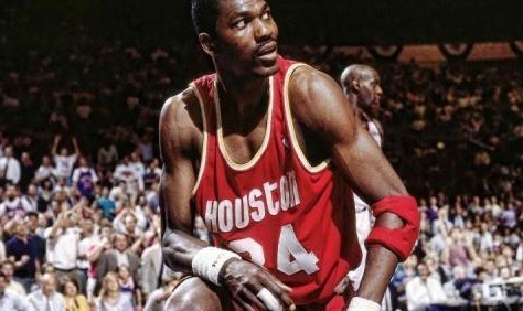  詹姆斯常规赛总得分突破四万分大关  