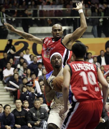  班切罗准绝杀魔术险胜活塞  