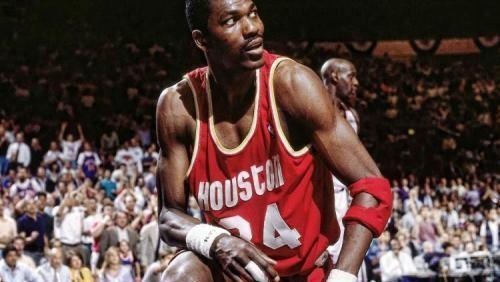  詹姆斯常规赛总得分突破四万分大关  